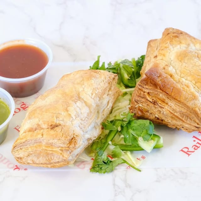 Vegetable Puff Pastry (2 Pieces).